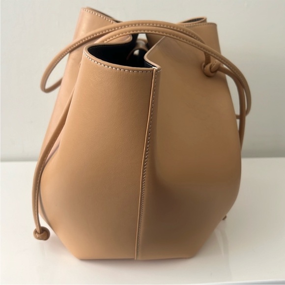 Yuzefi Large Mochi tote bag in Cashew - Picture 7 of 9